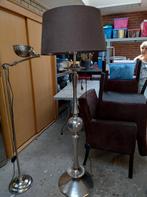 Staande lamp met mooie bruine kap. Stoer metalen standaard e, Ophalen of Verzenden, Zo goed als nieuw