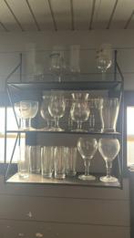 Wandrek met verschillende bier glazen, Ophalen