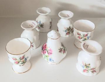 royal Albert moss rose eierdopjes met zoutstrooier beschikbaar voor biedingen