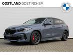 BMW 1-serie 118i High Executive M Sport Automaat / Panoramad, Auto's, BMW, Nieuw, Te koop, Zilver of Grijs, 5 stoelen