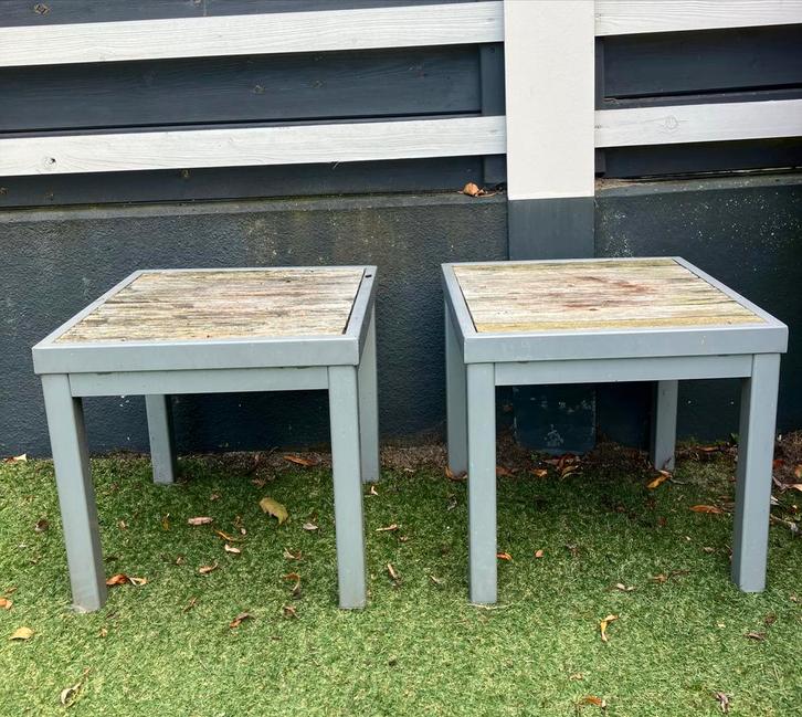 Twee handige kleine bijzettafeltjes voor in de tuin, Tuin en Terras, Tuinmeubel-accessoires, Gebruikt, Ophalen