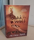 Torak en Wolf - Verstoten - Michelle Paver, Boeken, Fantasy, Ophalen of Verzenden, Gelezen, Michelle Paver