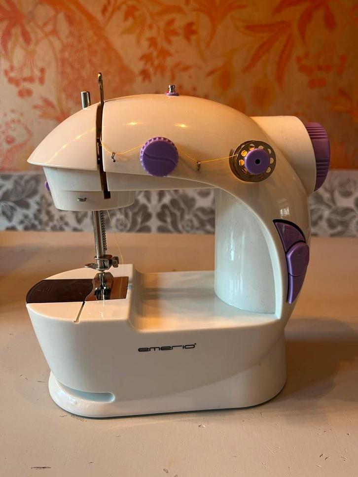 Emerio Naaimachine - 12 steken - Wit, Hobby en Vrije tijd, Naaimachines en Toebehoren, Zo goed als nieuw, Naaimachine, Overige merken