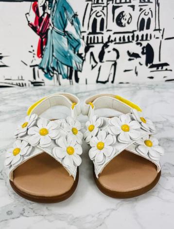 UGG sandalen schoentjes met madeliefjes maat 18 NIEUW beschikbaar voor biedingen