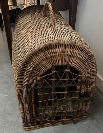Antieke Honden-/Kattenmand - Decoratief beschikbaar voor biedingen