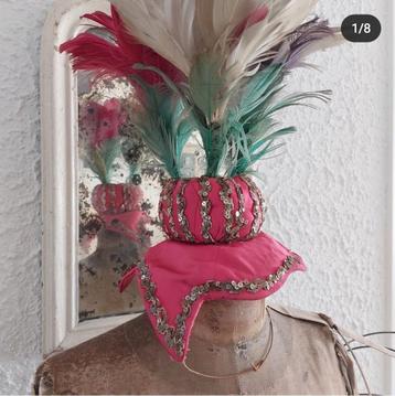 Hoofdtooi theater hoed hoofd tooi brocante antiek oud oude beschikbaar voor biedingen