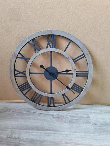 Wandklok 60 cm beschikbaar voor biedingen