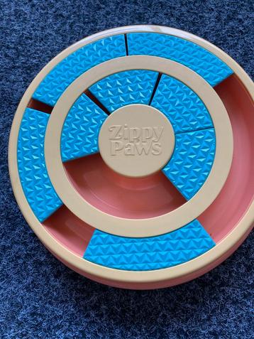 Honden SmartyPaws  Wheel Puzzler Bowl met 1 gratis speeltje beschikbaar voor biedingen