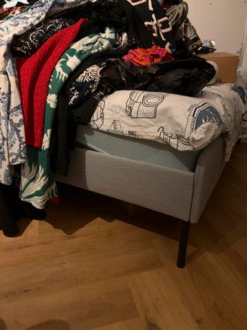 IKEA bed 140x200 met matras - snel ophalen! - afbeelding 2