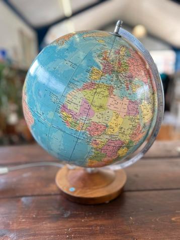 Vintage Verlichte Wereldbol 1978 beschikbaar voor biedingen