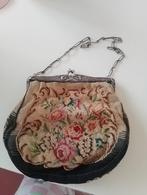 Oude geborduurde tas met zilveren beugel, Antiek en Kunst, Ophalen of Verzenden, Zilver