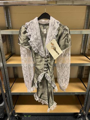 Zilveren kostuums beschikbaar voor biedingen