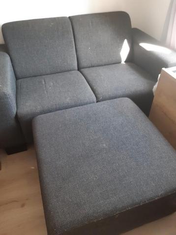 Tweezits bank met hocker beschikbaar voor biedingen