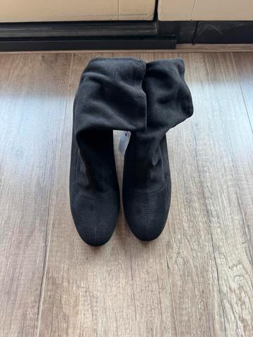 Sokhakken suede zwart maat 42 beschikbaar voor biedingen