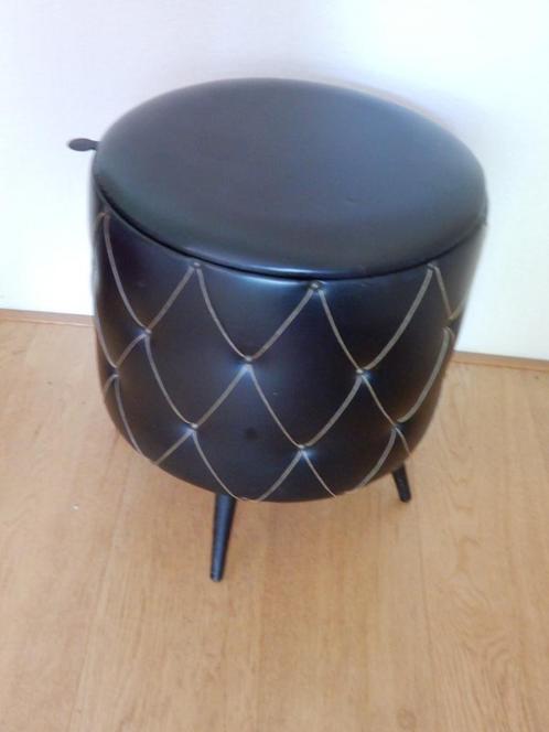 Vintage poef met opbergruimte., Verzamelen, Retro, Huis en Inrichting, Ophalen