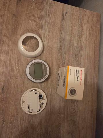 Honeywell Home T87G-2 Round Thermostaat - Nieuw in Doos beschikbaar voor biedingen