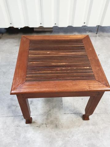 Teak houten salontafel. Het kan geleverd worden. beschikbaar voor biedingen