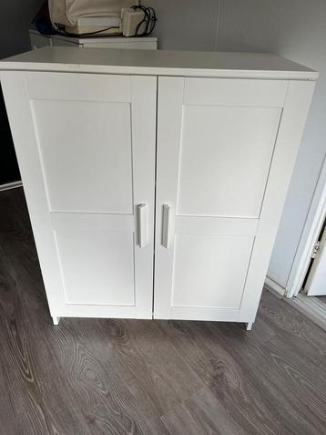 Witte  Brimnes kast, 78x41x95 heb er 2 0prijs is per stuk beschikbaar voor biedingen