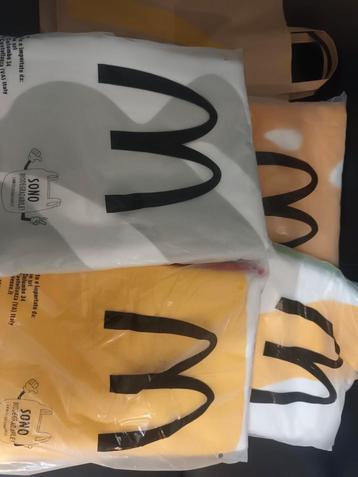 4 Exclusieve McDonald's bad handdoeken uit Italië beschikbaar voor biedingen
