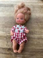 Vintage Barbie Kelly Mattel pop in aardbeien print pakje, Ophalen of Verzenden, Gebruikt, Fashion Doll