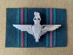 Baret embleem Gurkha Ind. Parachute Cie kukri para commando, Ophalen of Verzenden, Landmacht, Engeland, Embleem of Badge