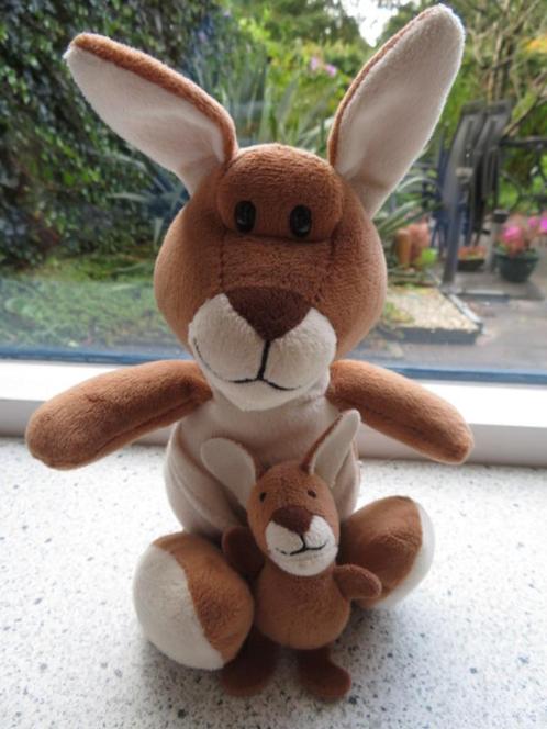 Kangoeroe kangaroe + jong van Kinder Ferrero chocolade, Kinderen en Baby's, Speelgoed | Knuffels en Pluche, Zo goed als nieuw