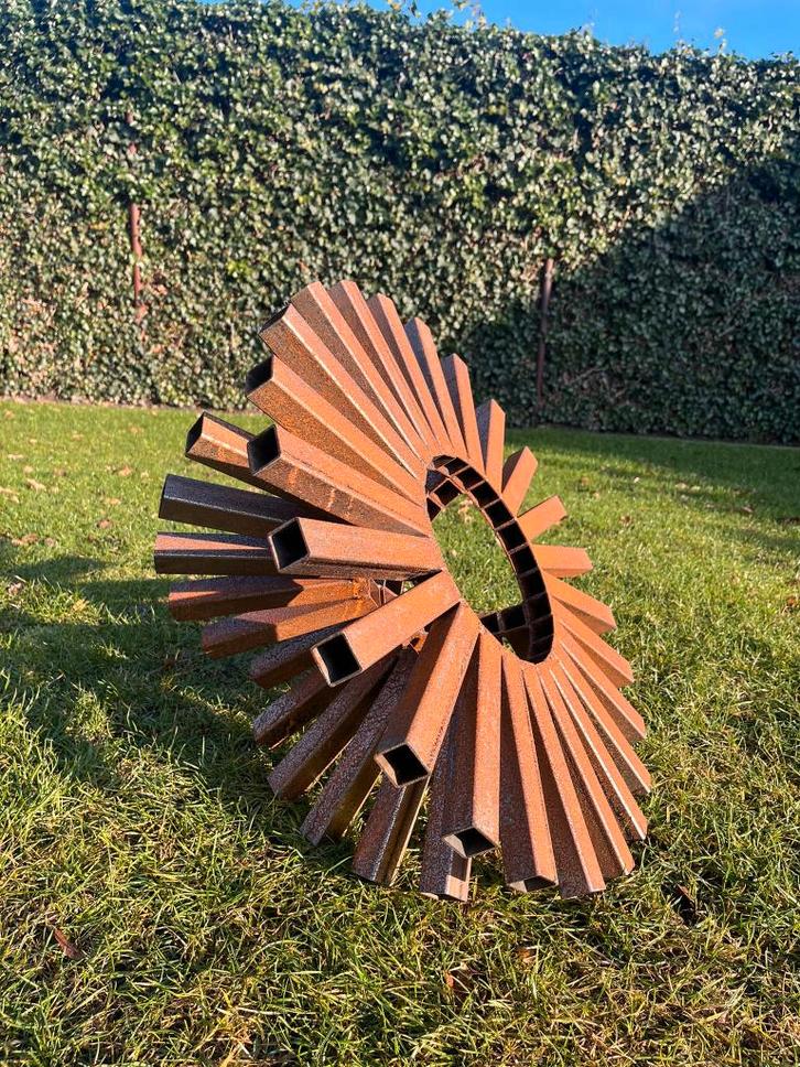 Stalen tuinbeeld abstract – ronde geometrische sculptuur, Tuin en Terras, Tuinbeelden, Nieuw, Abstract beeld, Metaal, Ophalen of Verzenden