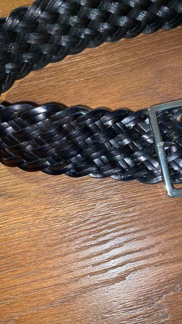 Zwarte leren gevlochten riem beschikbaar voor biedingen