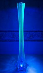 Blauw uranium glazen bloemenvaas Italië 1950., Antiek en Kunst, Antiek | Glas en Kristal, Ophalen of Verzenden