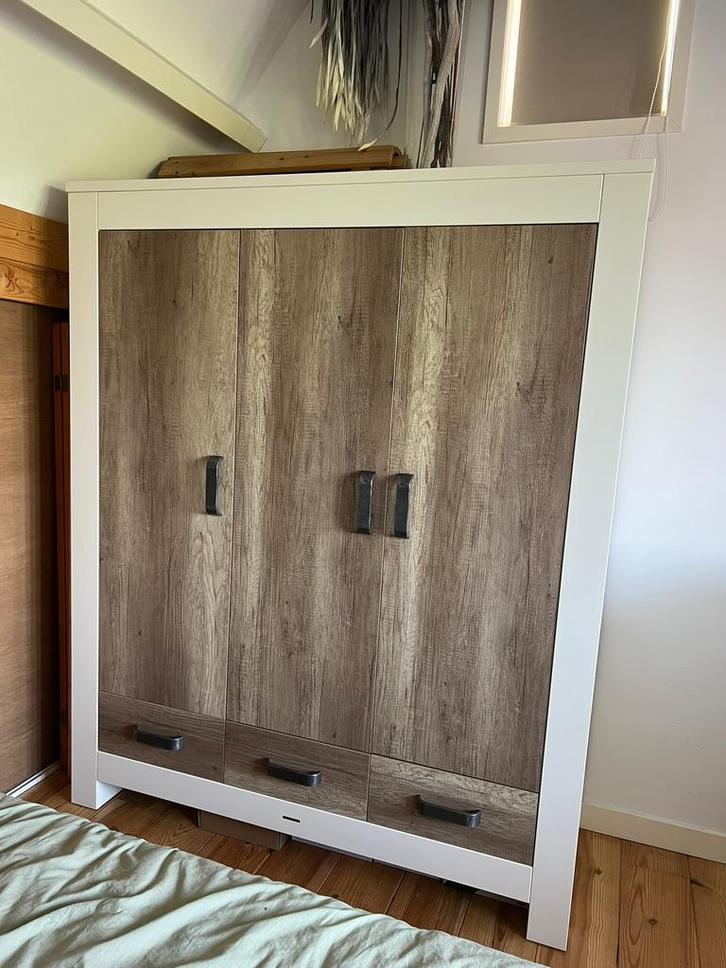 3 deurs Kledingkast Kidsmill Long Island, Kinderen en Baby's, Kinderkamer | Commodes en Kasten, Zo goed als nieuw, Kast, 105 cm of meer