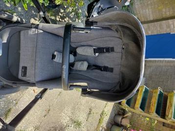 Kinderwagen compleet met draaibare base beschikbaar voor biedingen