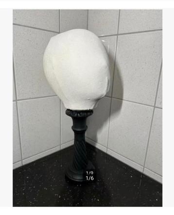 Brocante pruiken hoofd op standaard zwart tot. hoogte 40 cm beschikbaar voor biedingen