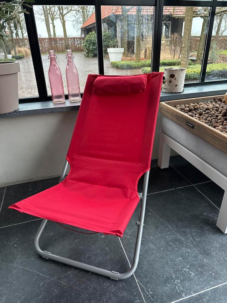 Rode strandstoel met aluminium frame, Tuin en Terras, Ligbedden, Zo goed als nieuw, Aluminium, Inklapbaar, Ophalen of Verzenden