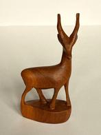 houten beeldje hert, Verzamelen, Beelden en Beeldjes, Ophalen of Verzenden, Zo goed als nieuw, Dier