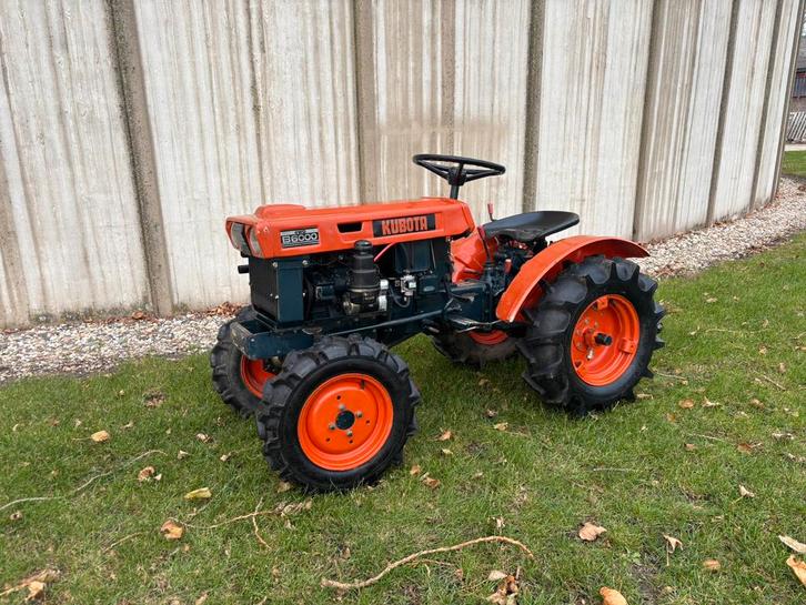 Kubota B6000 met kenteken - 4x4 - rechtsdraaiende aftakas, Tuin en Terras, Grasmaaiers, Zo goed als nieuw, 50 cm of meer, Versnellingen