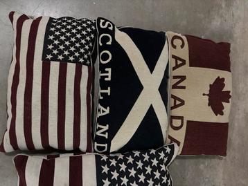  Decoratieve kussens met vlaggen - VS, Schotland, Canada  beschikbaar voor biedingen