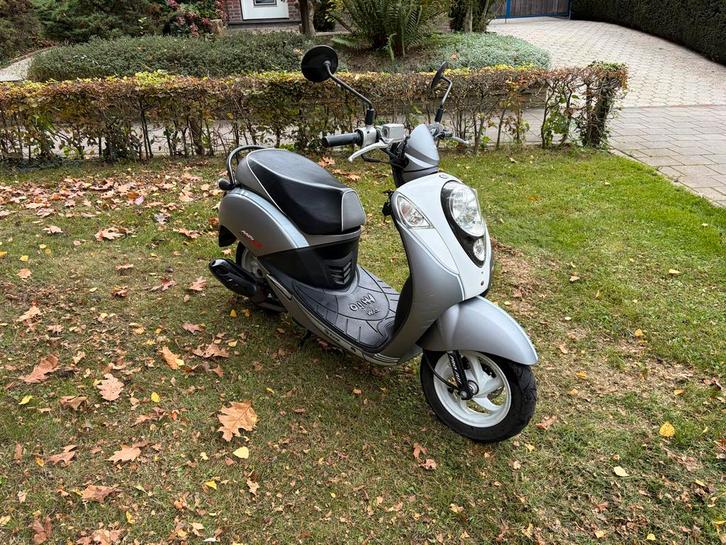 Sym Mio 4-takt Sport 2012 - Betrouwbare Scooter!, Fietsen en Brommers, Scooters | SYM, Gebruikt, Mio, Maximaal 25 km/u, Benzine