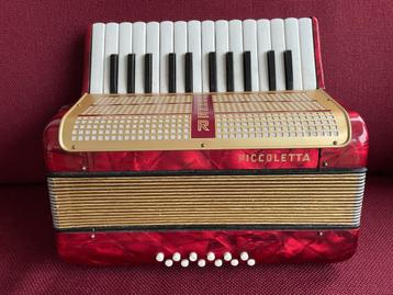 Kleine duitse Hohner Piccoletta accordeon . 12 bas .  beschikbaar voor biedingen