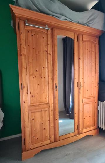 Houten Kledingkast met Spiegeldeur beschikbaar voor biedingen