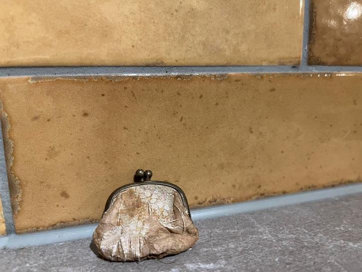 Antiek miniatuur beursje, Antiek en Kunst, Antiek | Kleding en Accessoires, Ophalen of Verzenden