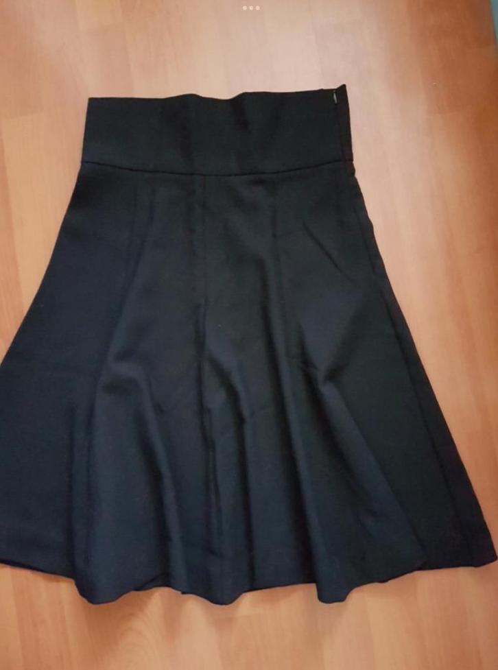 Mooie klassieke wollen zwarte Dolce Gabbana rok IT 30-44, Kleding | Dames, Rokken, Zo goed als nieuw, Maat 34 (XS) of kleiner