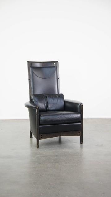 Zeer statige zwarte rundleren design fauteuil van Giorgetti beschikbaar voor biedingen