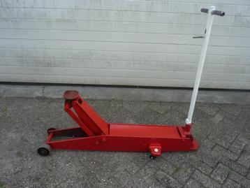 Garagekrik 10 ton  beschikbaar voor biedingen