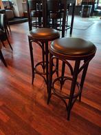 Twee stevige horeca barkrukken – klassiek & comfortabel, Huis en Inrichting, Barkrukken, 2 krukken, Ophalen, Zo goed als nieuw