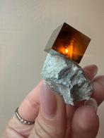 Pyriet kubus op matrix * echt heel uniek *, Ophalen of Verzenden, Mineraal