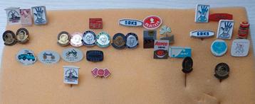 Pins, speldjes uit onder andere de jaren '60 beschikbaar voor biedingen