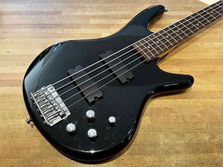Ibanez GSR205 BK Black, Muziek en Instrumenten, Snaarinstrumenten | Gitaren | Bas, Zo goed als nieuw, Elektrisch, 5-snarig, Ophalen of Verzenden