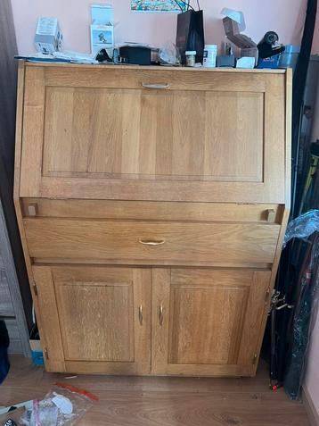 Massief Europees eiken kans secretaire. Grote zware kast beschikbaar voor biedingen