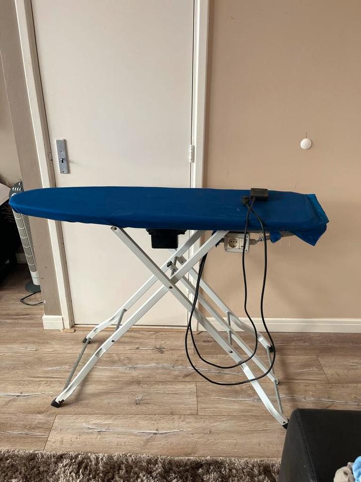 Professionele Strijktafel met Afzuiging, Witgoed en Apparatuur, Strijkijzers en Strijkplanken, Gebruikt, Strijkijzer met snoer