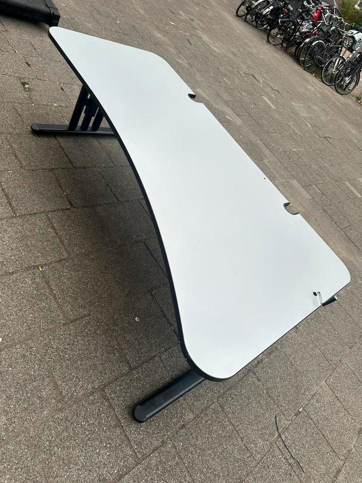 Twee bureautafels – wit blad met zwart onderstel, Antiek en Kunst, Antiek | Meubels | Tafels, Ophalen